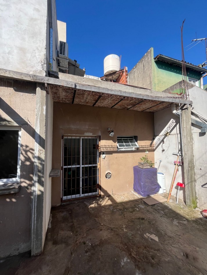 VENTA PH 4 AMBIENTES CON PATIO, BALCON TERRAZA A MEJORAR ***SIN EXPENSAS***