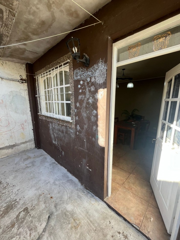 VENTA PH 4 AMBIENTES CON PATIO, BALCON TERRAZA A MEJORAR ***SIN EXPENSAS***
