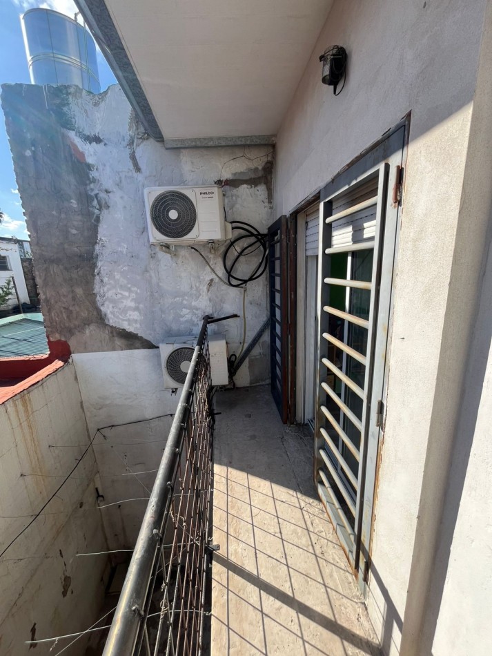 VENTA PH 4 AMBIENTES CON PATIO, BALCON TERRAZA A MEJORAR ***SIN EXPENSAS***