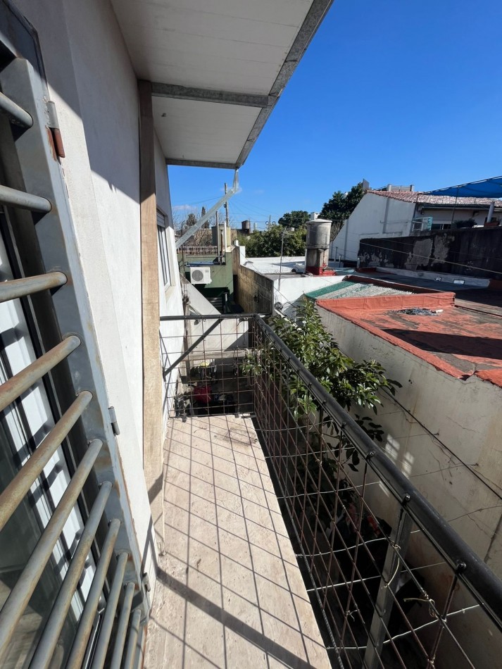 VENTA PH 4 AMBIENTES CON PATIO, BALCON TERRAZA A MEJORAR ***SIN EXPENSAS***