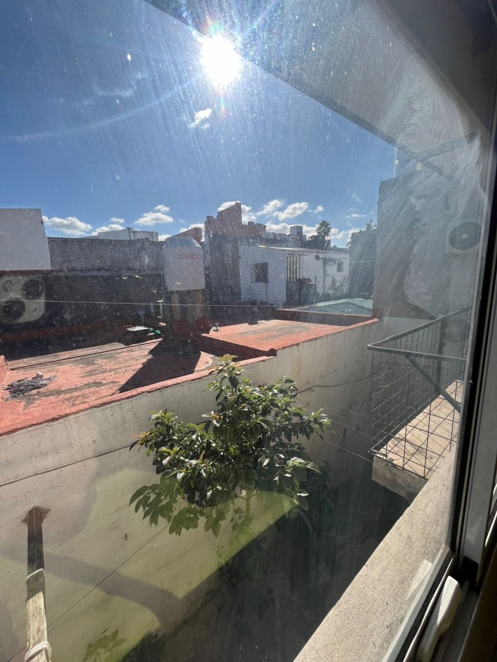 VENTA PH 4 AMBIENTES CON PATIO, BALCON TERRAZA A MEJORAR ***SIN EXPENSAS***