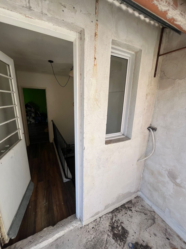 VENTA PH 4 AMBIENTES CON PATIO, BALCON TERRAZA A MEJORAR ***SIN EXPENSAS***