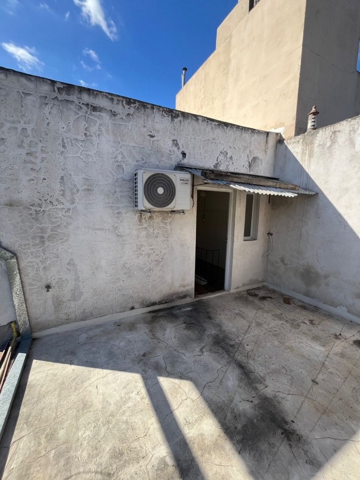 VENTA PH 4 AMBIENTES CON PATIO, BALCON TERRAZA A MEJORAR ***SIN EXPENSAS***