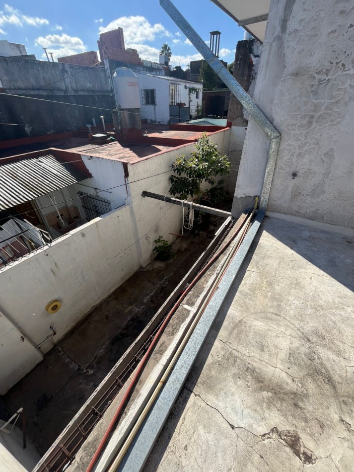 VENTA PH 4 AMBIENTES CON PATIO, BALCON TERRAZA A MEJORAR ***SIN EXPENSAS***