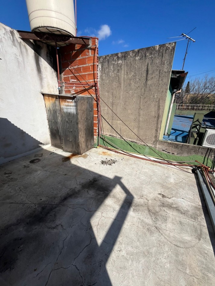 VENTA PH 4 AMBIENTES CON PATIO, BALCON TERRAZA A MEJORAR ***SIN EXPENSAS***