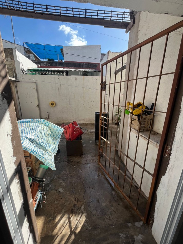 VENTA PH 4 AMBIENTES CON PATIO, BALCON TERRAZA A MEJORAR ***SIN EXPENSAS***