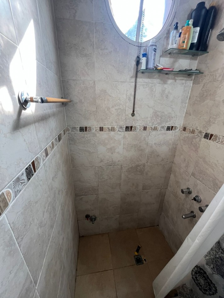 VENTA PH 4 AMBIENTES CON PATIO, BALCON TERRAZA A MEJORAR ***SIN EXPENSAS***