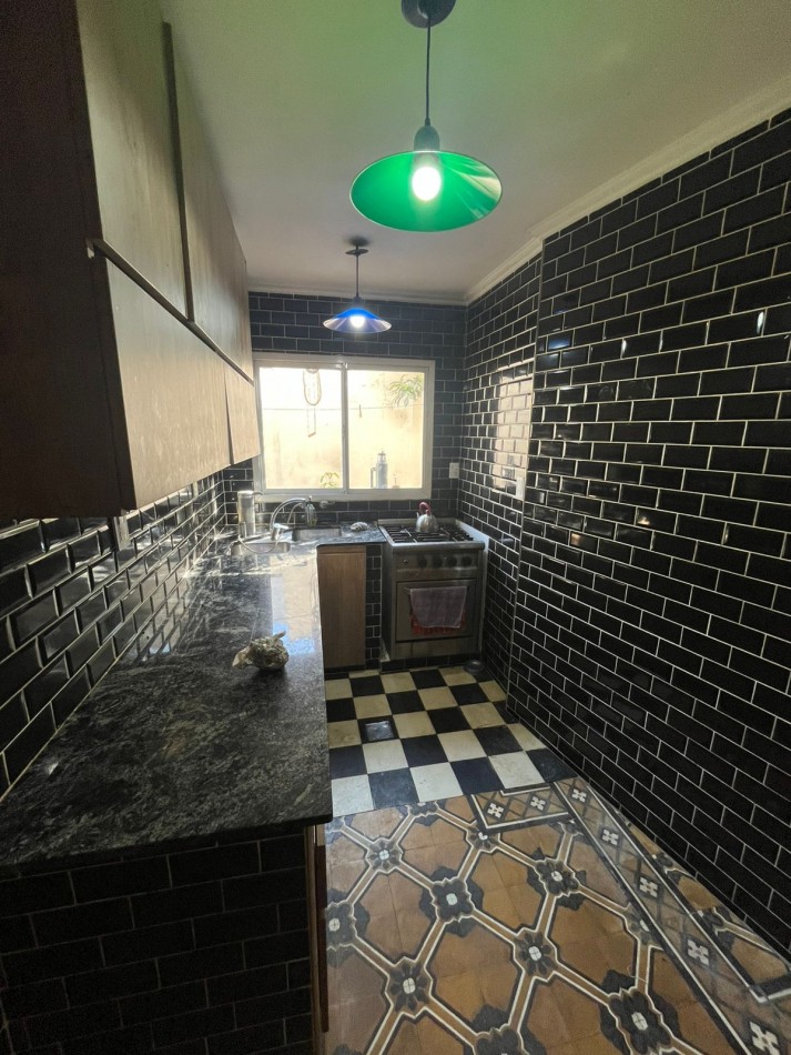 VENTA PH 4 AMBIENTES CON PATIO, BALCON TERRAZA A MEJORAR ***SIN EXPENSAS***