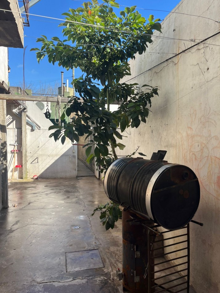 VENTA PH 4 AMBIENTES CON PATIO, BALCON TERRAZA A MEJORAR ***SIN EXPENSAS***