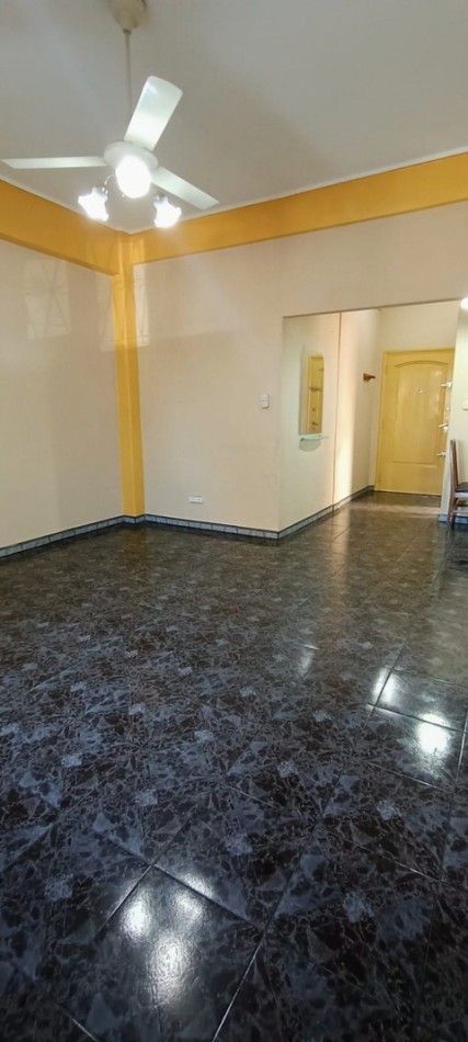 Venta amplio Depto. 2 ambientes con balcon al Fte. ***apto credito bancario***