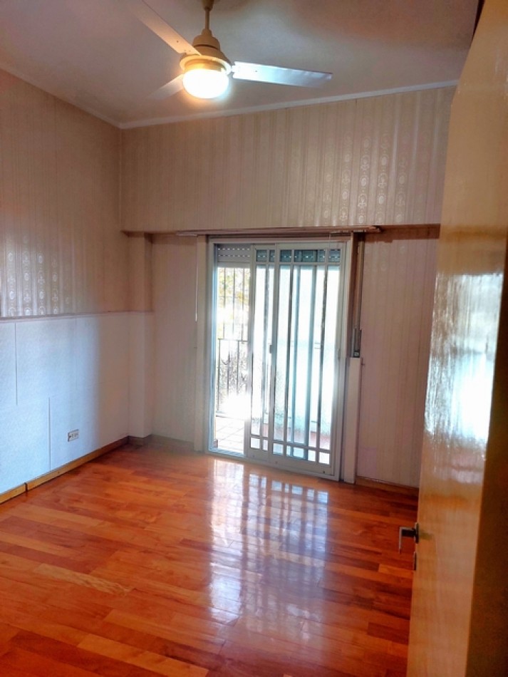 Venta amplio Depto. 2 ambientes con balcon al Fte. ***apto credito bancario***