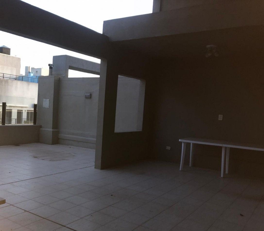 SE ALQUILA MONOAMBIENTE AMPLIO CONTRAFRENTE CON BALCON, SUM PARRILLA Y LAUNDRY 