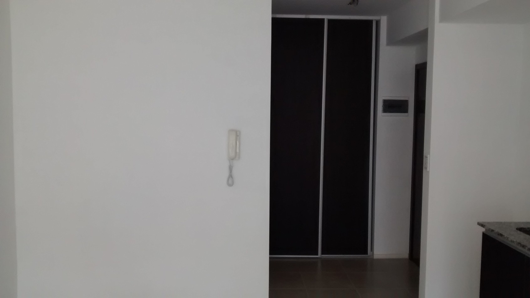 SE ALQUILA MONOAMBIENTE AMPLIO CONTRAFRENTE CON BALCON, SUM PARRILLA Y LAUNDRY 