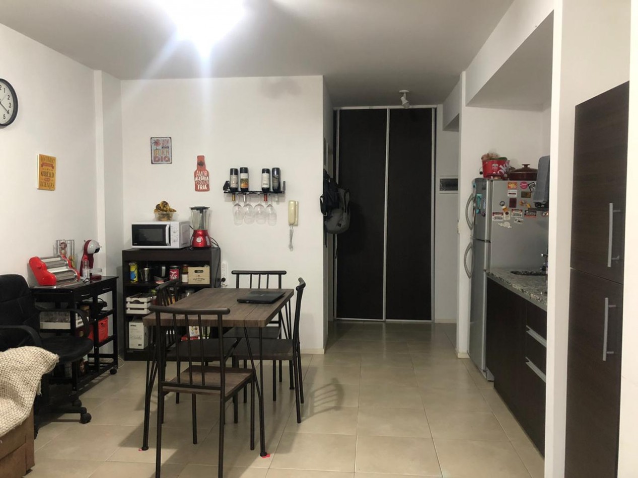 SE ALQUILA MONOAMBIENTE AMPLIO CONTRAFRENTE CON BALCON, SUM PARRILLA Y LAUNDRY 