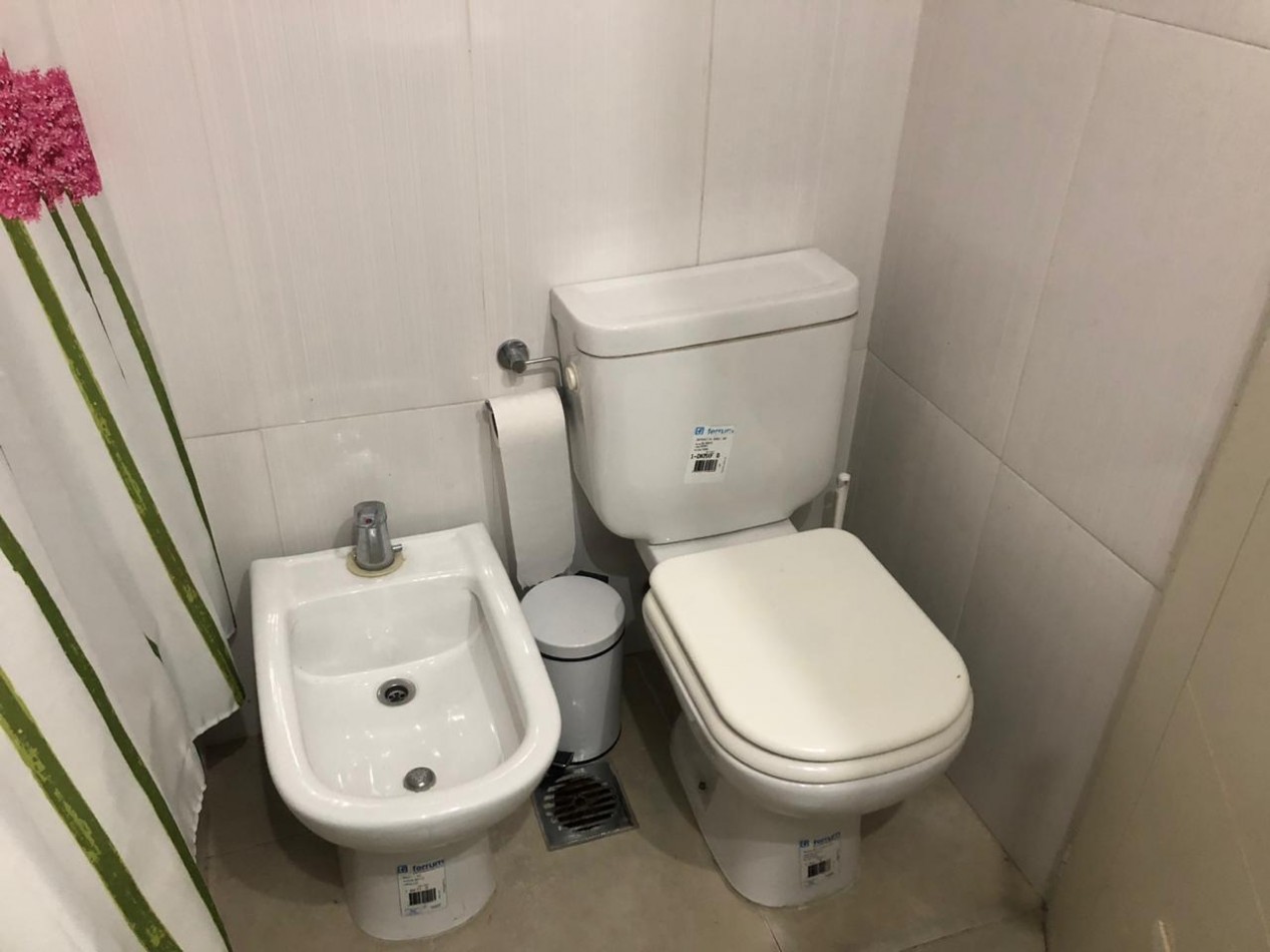 SE ALQUILA MONOAMBIENTE AMPLIO CONTRAFRENTE CON BALCON, SUM PARRILLA Y LAUNDRY 