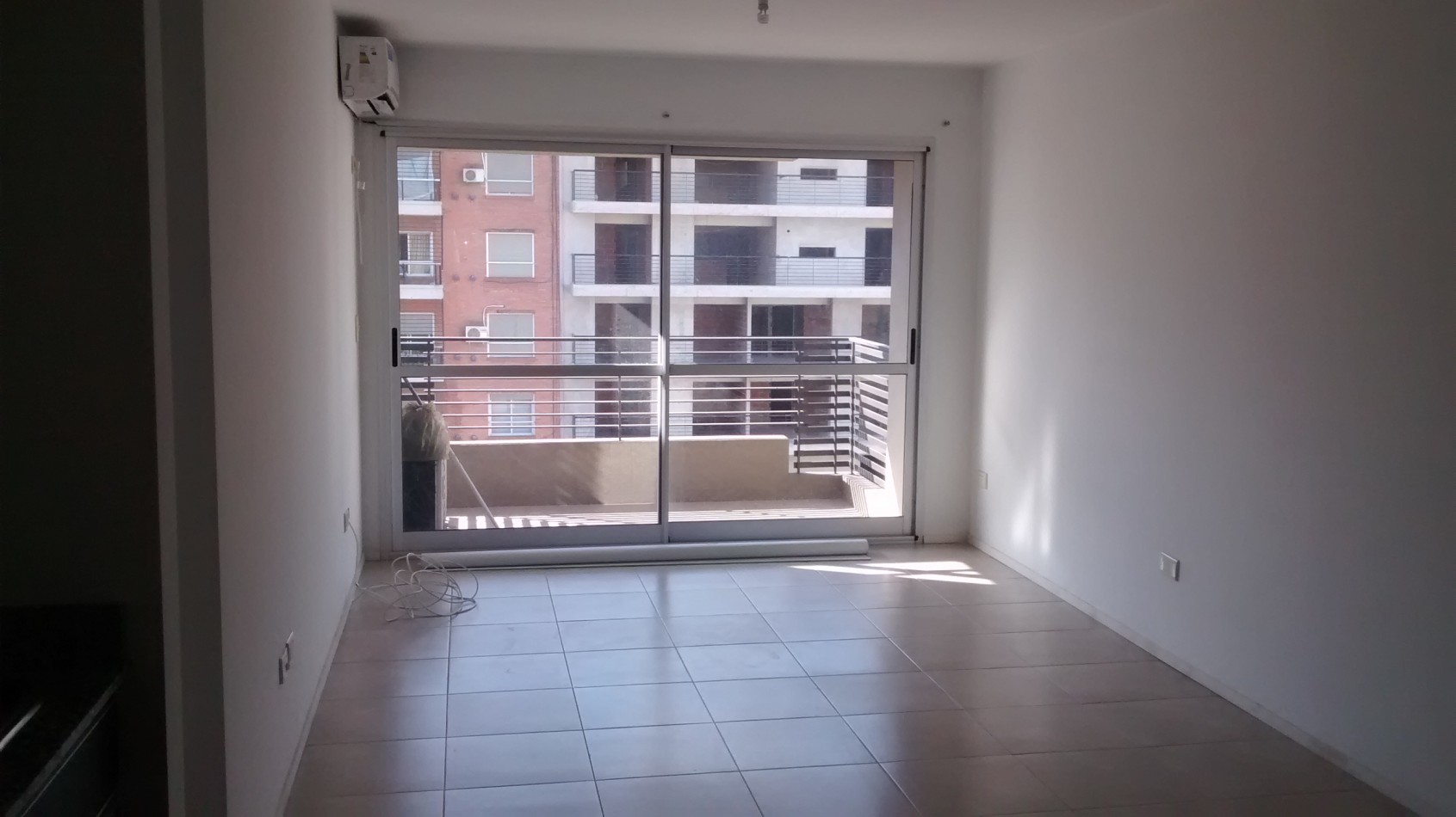 SE ALQUILA MONOAMBIENTE AMPLIO CONTRAFRENTE CON BALCON, SUM PARRILLA Y LAUNDRY 