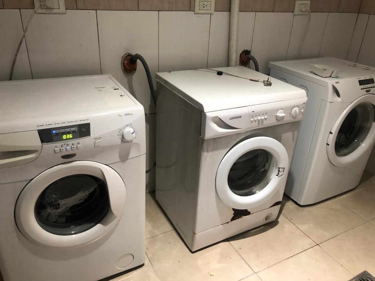 SE ALQUILA MONOAMBIENTE AMPLIO CONTRAFRENTE CON BALCON, SUM PARRILLA Y LAUNDRY 