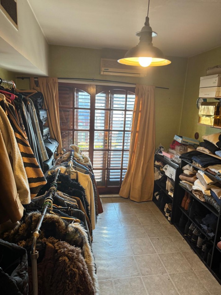 OPORTUNIDAD !!CASA 6 AMBIENTES CON PILETA, PARRILLA COCHERA PARA DOS AUTOS ***APTO CREDITO O FINANCIACION /PERMUTA MENOR VALOR***