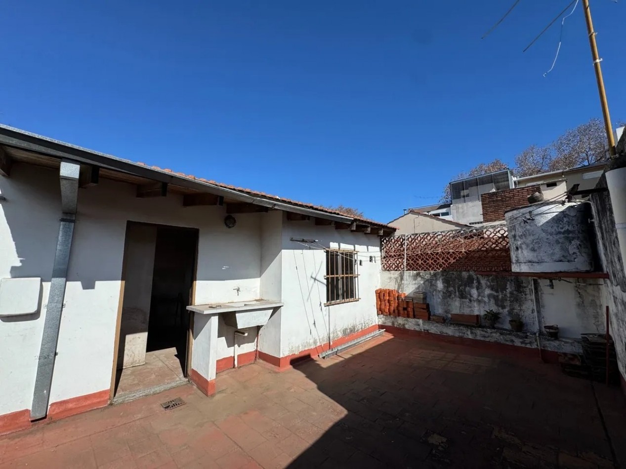 VENTA PH 4 AMBIENTES A RECICLAR SIN EXPENSAS 