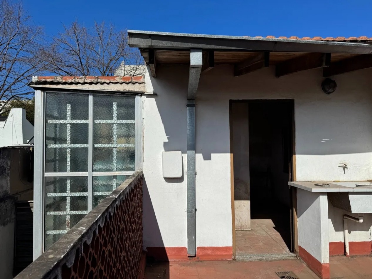 VENTA PH 4 AMBIENTES A RECICLAR SIN EXPENSAS 