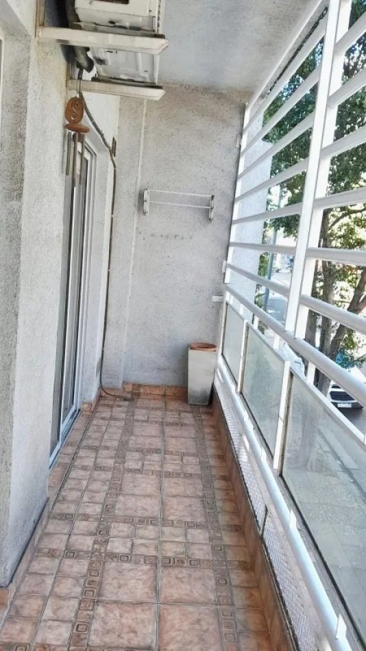 VENTA 2 AMBIENTES AL FRENTE MUY BUENA UBICACION BAJAS EXPENSAS 