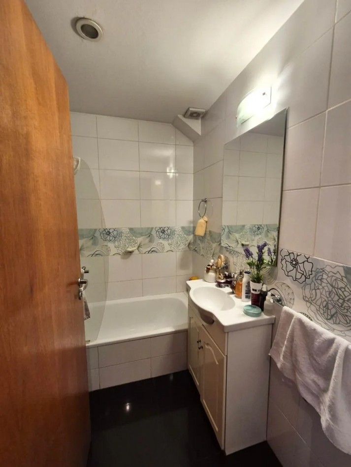 VENTA 2 AMBIENTES AL FRENTE MUY BUENA UBICACION BAJAS EXPENSAS 