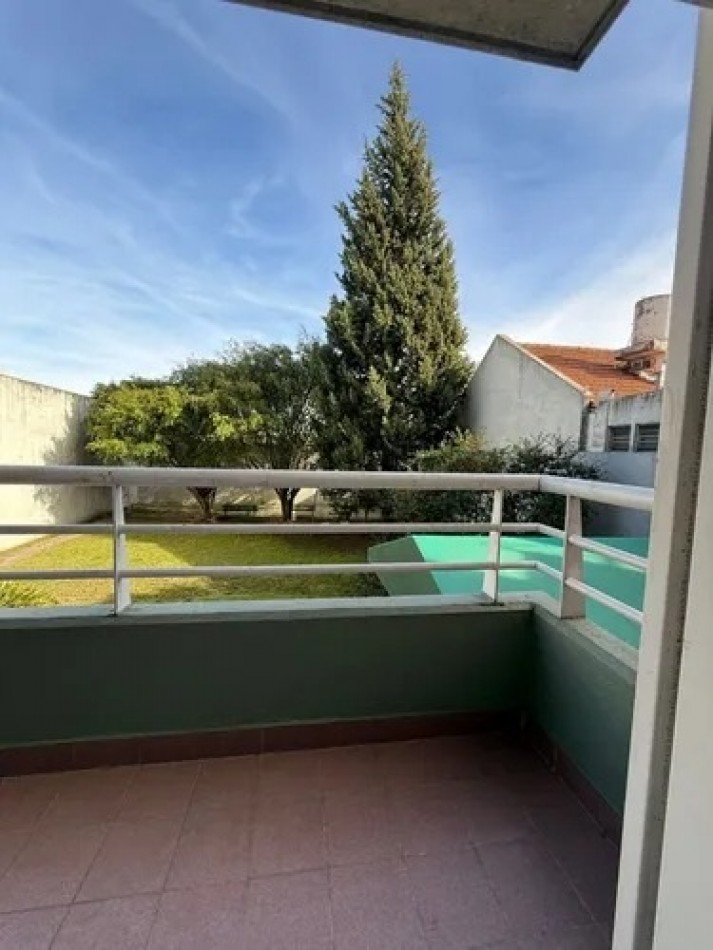 3 Ambientes contrafrente luminoso con PATIO cubierto **APTO CREDITO BANCARIO**