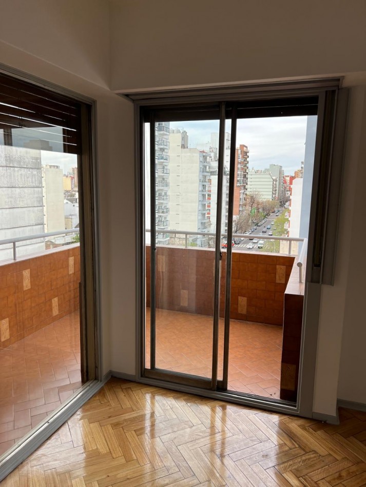 VENTA DEPTO. 4 AMBIENTES AL FRENTE CON COCHERA ***APTO CREDITO BANCARIO****