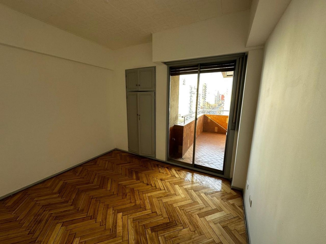 VENTA DEPTO. 4 AMBIENTES AL FRENTE CON COCHERA ***APTO CREDITO BANCARIO****