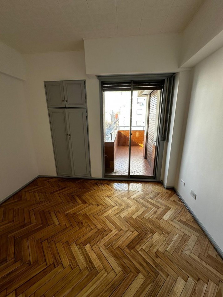 VENTA DEPTO. 4 AMBIENTES AL FRENTE CON COCHERA ***APTO CREDITO BANCARIO****