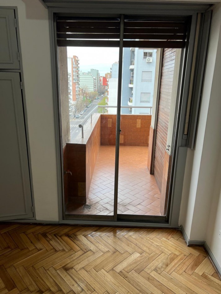 VENTA DEPTO. 4 AMBIENTES AL FRENTE CON COCHERA ***APTO CREDITO BANCARIO****