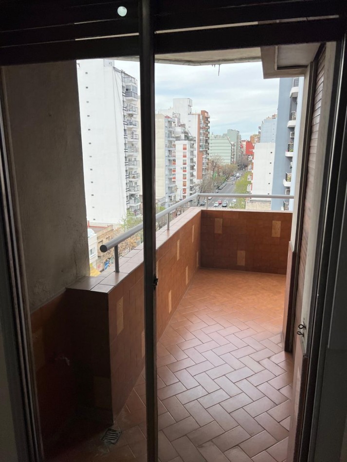 VENTA DEPTO. 4 AMBIENTES AL FRENTE CON COCHERA ***APTO CREDITO BANCARIO****
