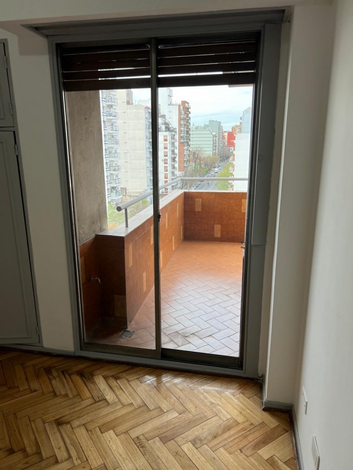 VENTA DEPTO. 4 AMBIENTES AL FRENTE CON COCHERA ***APTO CREDITO BANCARIO****