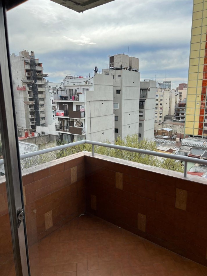 VENTA DEPTO. 4 AMBIENTES AL FRENTE CON COCHERA ***APTO CREDITO BANCARIO****