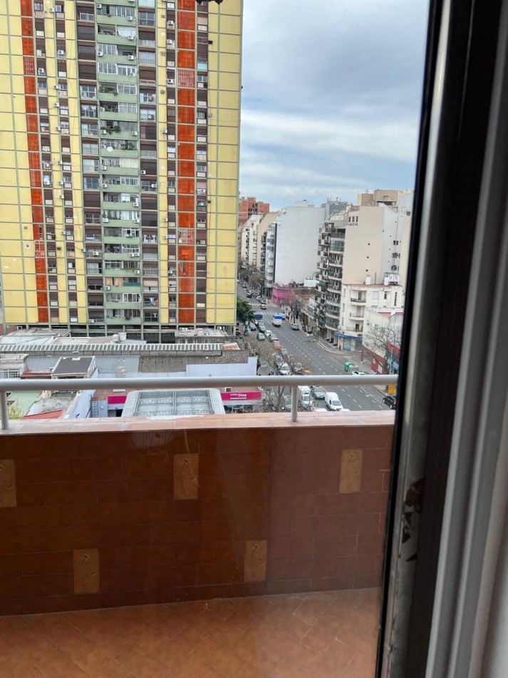 VENTA DEPTO. 4 AMBIENTES AL FRENTE CON COCHERA ***APTO CREDITO BANCARIO****