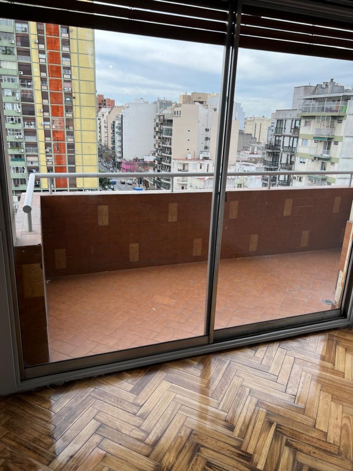 VENTA DEPTO. 4 AMBIENTES AL FRENTE CON COCHERA ***APTO CREDITO BANCARIO****