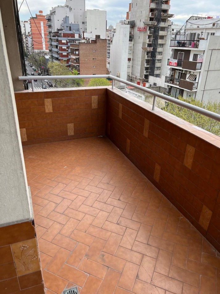VENTA DEPTO. 4 AMBIENTES AL FRENTE CON COCHERA ***APTO CREDITO BANCARIO****