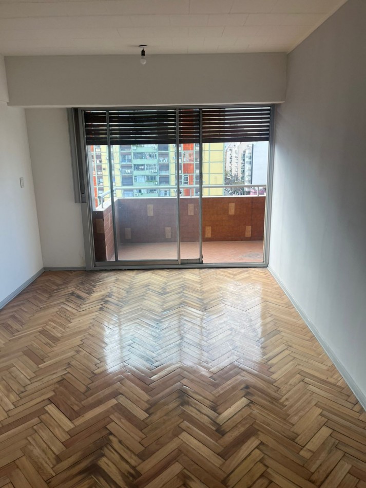 VENTA DEPTO. 4 AMBIENTES AL FRENTE CON COCHERA ***APTO CREDITO BANCARIO****
