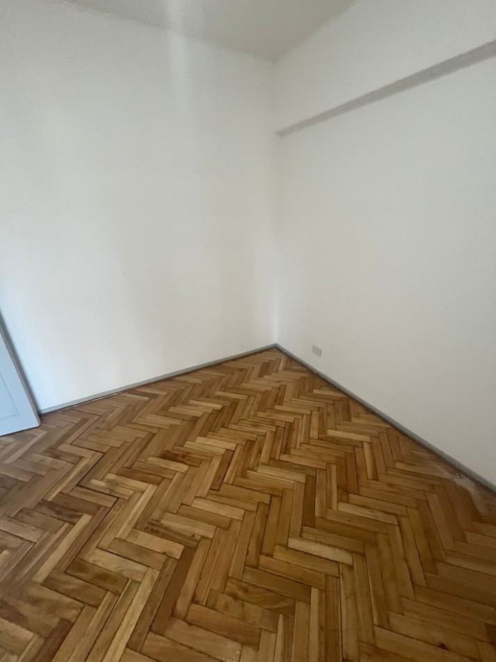 VENTA DEPTO. 4 AMBIENTES AL FRENTE CON COCHERA ***APTO CREDITO BANCARIO****