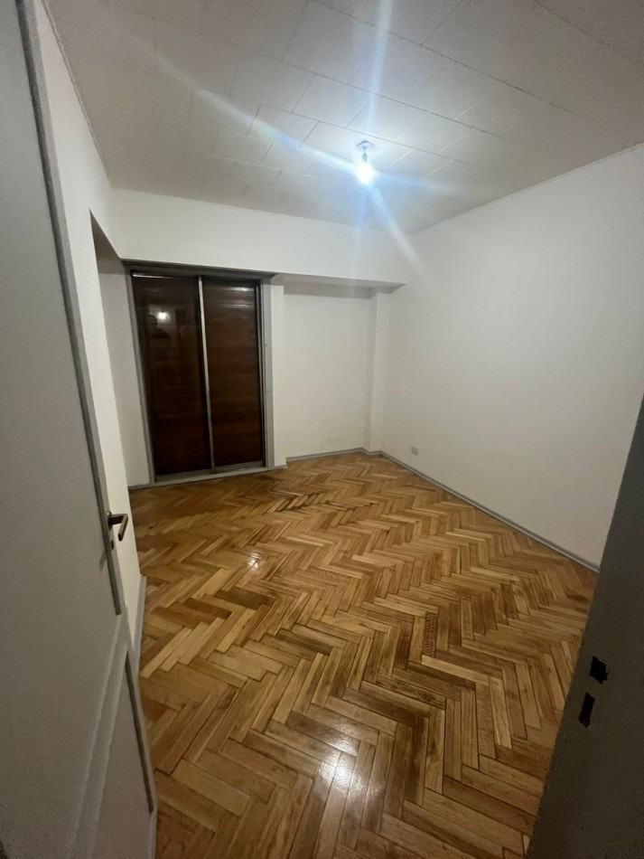 VENTA DEPTO. 4 AMBIENTES AL FRENTE CON COCHERA ***APTO CREDITO BANCARIO****