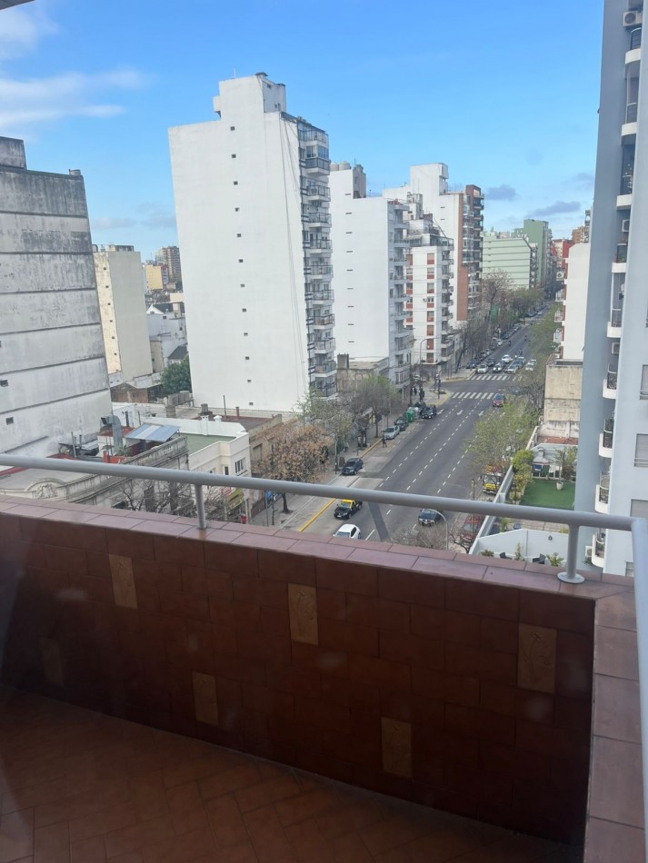 VENTA DEPTO. 4 AMBIENTES AL FRENTE CON COCHERA ***APTO CREDITO BANCARIO****