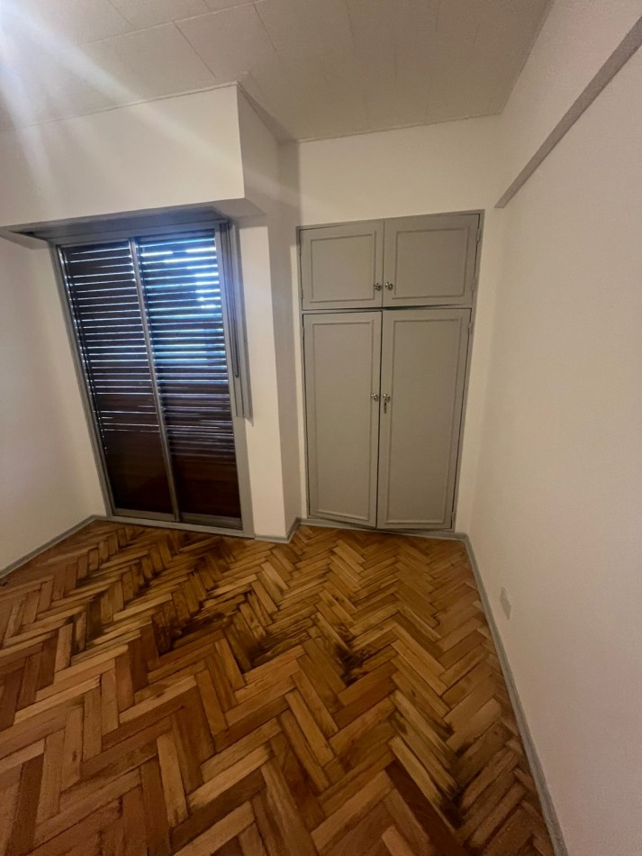 VENTA DEPTO. 4 AMBIENTES AL FRENTE CON COCHERA ***APTO CREDITO BANCARIO****