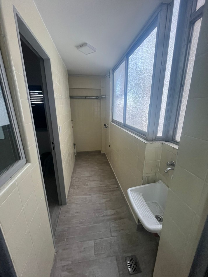 VENTA DEPTO. 4 AMBIENTES AL FRENTE CON COCHERA ***APTO CREDITO BANCARIO****