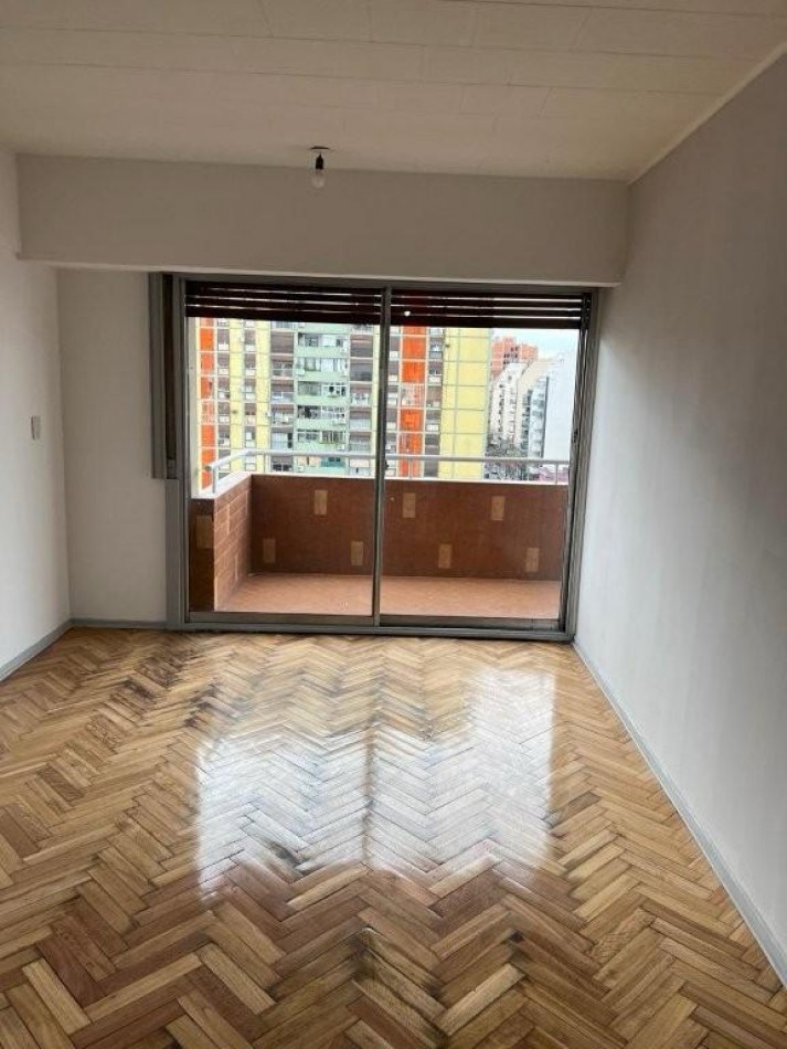 VENTA DEPTO. 4 AMBIENTES AL FRENTE CON COCHERA ***APTO CREDITO BANCARIO****