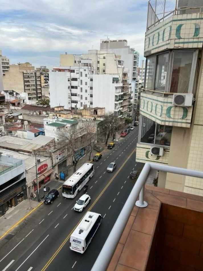 VENTA DEPTO. 4 AMBIENTES AL FRENTE CON COCHERA ***APTO CREDITO BANCARIO****