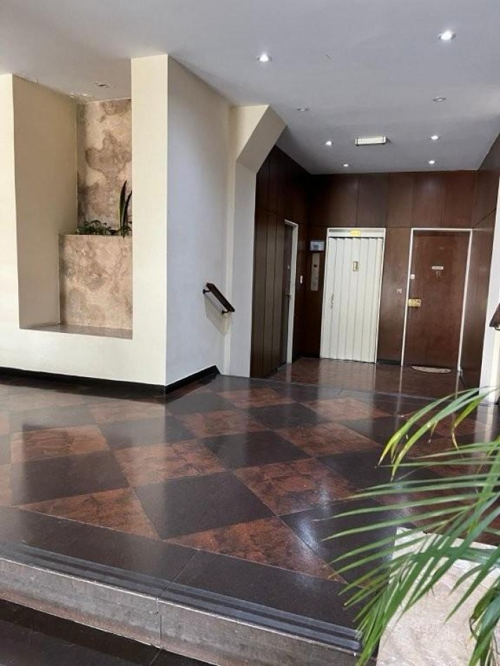 VENTA DEPTO. 4 AMBIENTES AL FRENTE CON COCHERA ***APTO CREDITO BANCARIO****