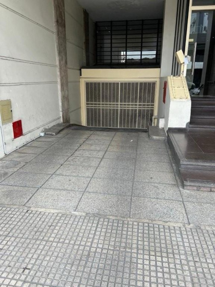 VENTA DEPTO. 4 AMBIENTES AL FRENTE CON COCHERA ***APTO CREDITO BANCARIO****