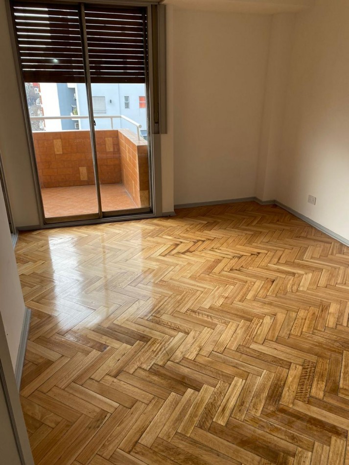 VENTA DEPTO. 4 AMBIENTES AL FRENTE CON COCHERA ***APTO CREDITO BANCARIO****