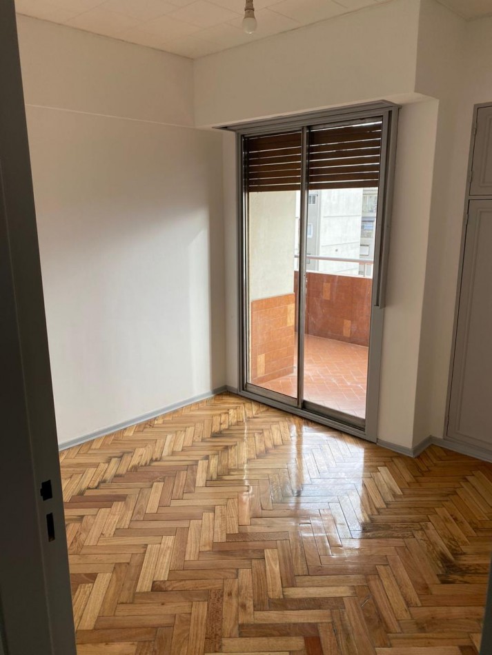 VENTA DEPTO. 4 AMBIENTES AL FRENTE CON COCHERA ***APTO CREDITO BANCARIO****