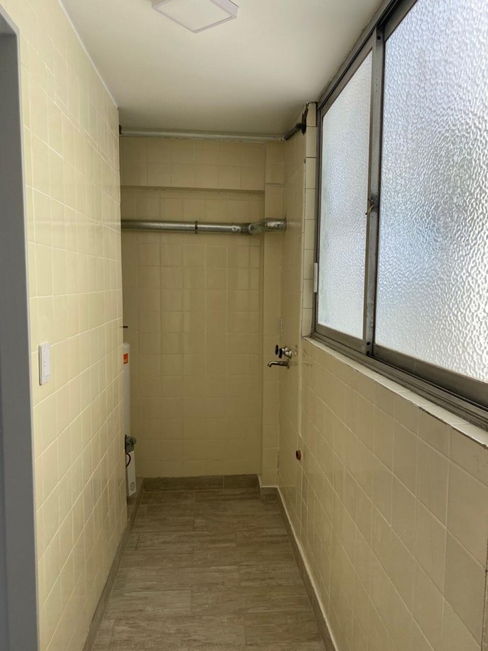 VENTA DEPTO. 4 AMBIENTES AL FRENTE CON COCHERA ***APTO CREDITO BANCARIO****